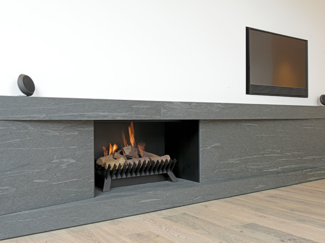 Marmotec Pietra del Cardoso fireplace